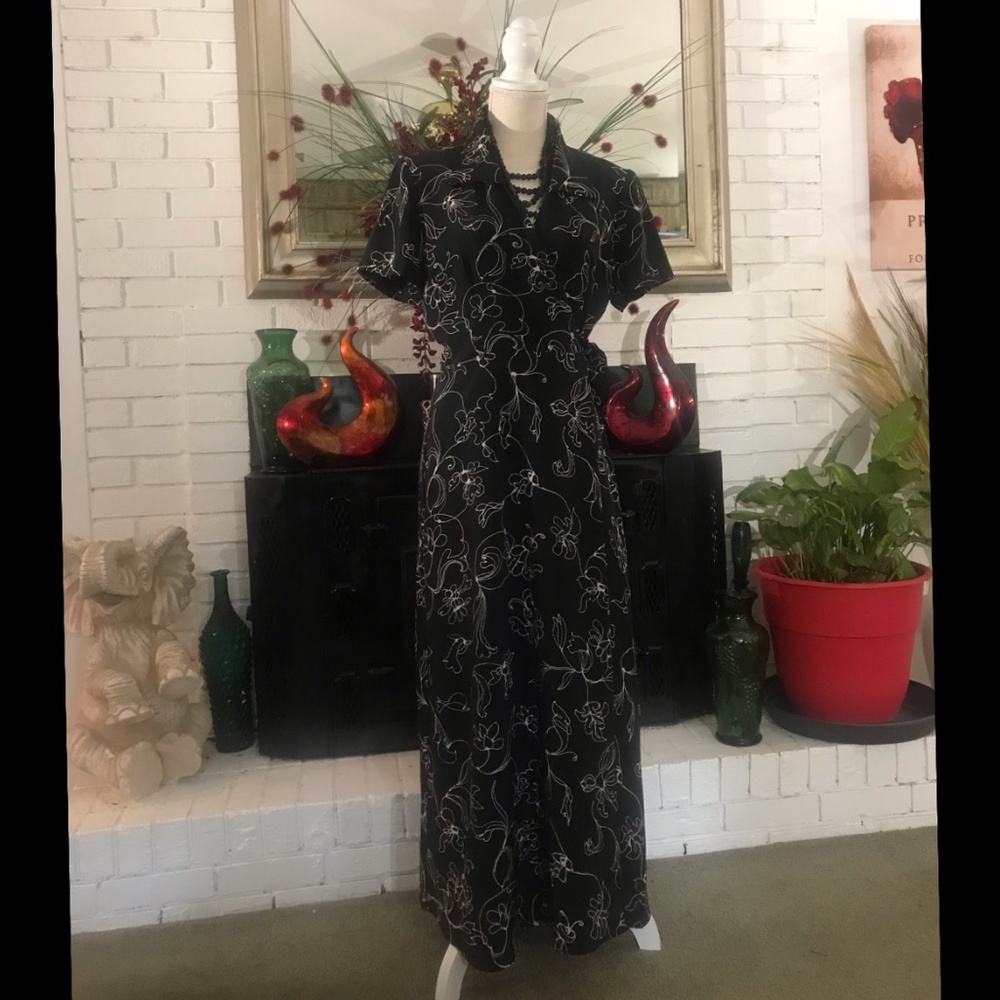 Vintage 1980s S.L. Fashions Bkack /White Floral Maxi Dress